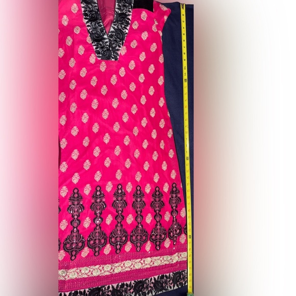 Pink and Black Embroidered Kurta Set - Picture 5 of 6